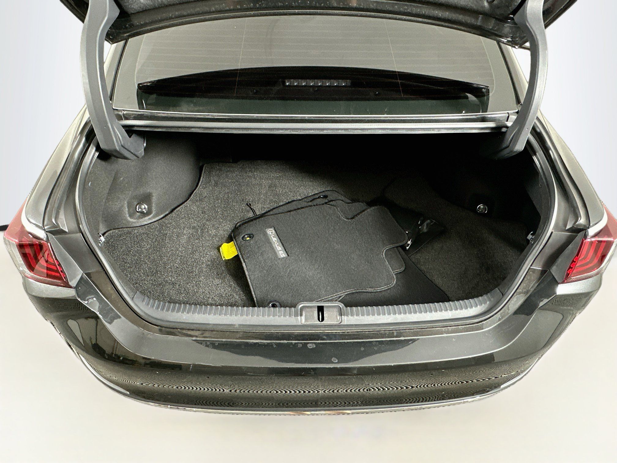 Used 2025 Lexus ES 300h w/ Premium Package FWD image 30