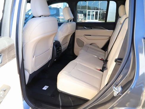 New 2025 Jeep Grand Cherokee Limited w/ Luxury Tech Group II image 18