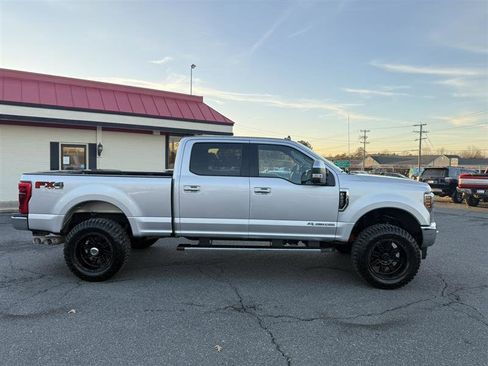 Used 2019 Ford F250 XLT w/ XLT Premium Package image 3