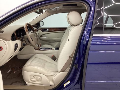 Used 2004 Jaguar XJ8 image 14