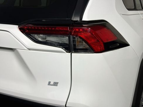 Used 2021 Toyota RAV4 LE FWD image 33