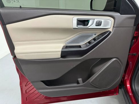 Used 2020 Ford Explorer Platinum w/ Premium Technology Package image 22