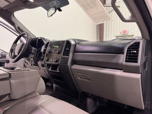 Used 2018 Ford F450 XL w/ Power Equipment Group image 11