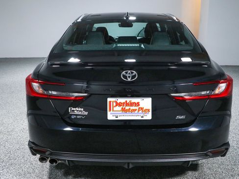 Used 2025 Toyota Camry SE w/ Convenience Package FWD image 8