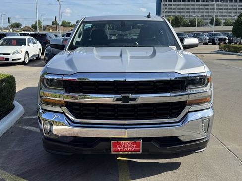 Used 2018 Chevrolet Silverado 1500 LT w/ Texas Edition RWD image 3