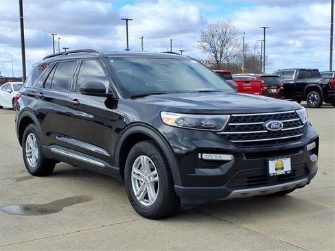 Used 2024 Ford Explorer XLT w/ Equipment Group 202A image 6