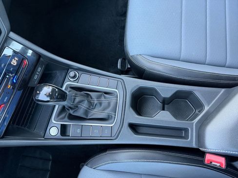 Used 2025 Volkswagen Jetta SE image 40