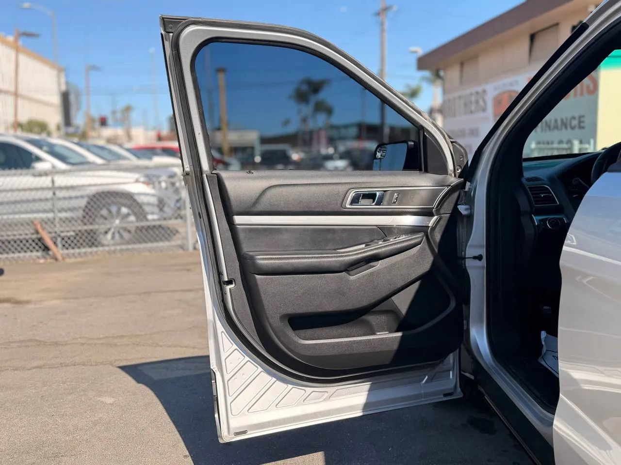 Used 2017 Ford Explorer XLT FWD image 23