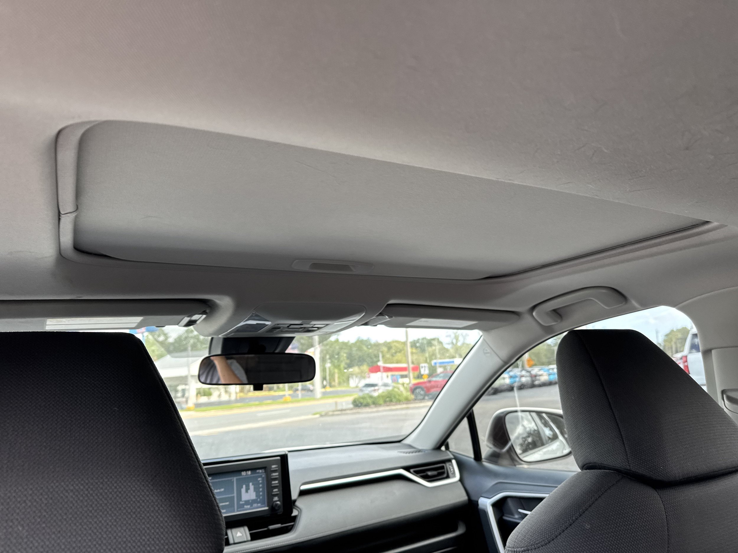 Used 2019 Toyota RAV4 XLE FWD image 22