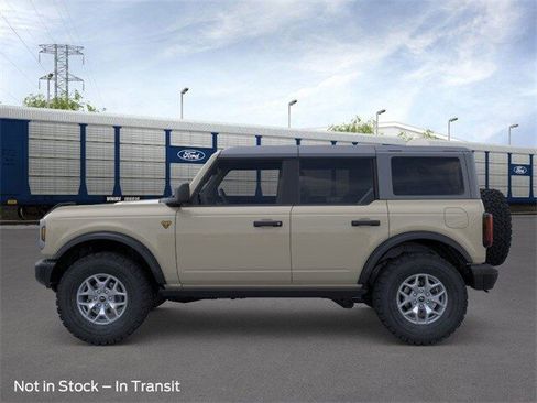 New 2025 Ford Bronco Badlands image 3