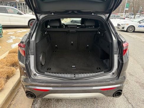 Used 2023 Alfa Romeo Stelvio Ti image 9