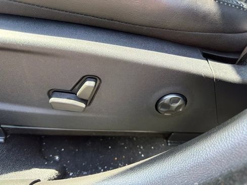 Used 2021 Chrysler 300 Touring L RWD image 19
