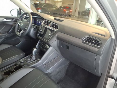 Used 2023 Volkswagen Tiguan SE w/ Panoramic Sunroof Package AWD/4WD image 22