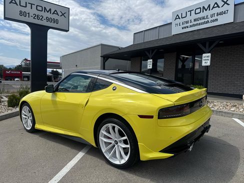 Used 2024 Nissan Z Performance w/ Floor Mat Package RWD image 7