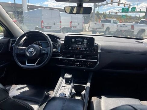 Used 2024 Nissan Pathfinder SL AWD/4WD image 21