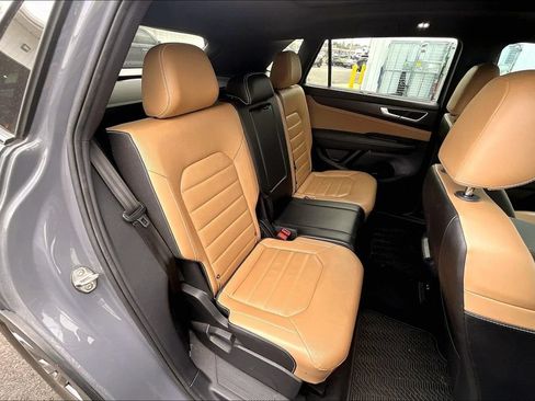 Used 2024 Volkswagen Atlas Cross Sport SEL R-Line AWD/4WD image 36