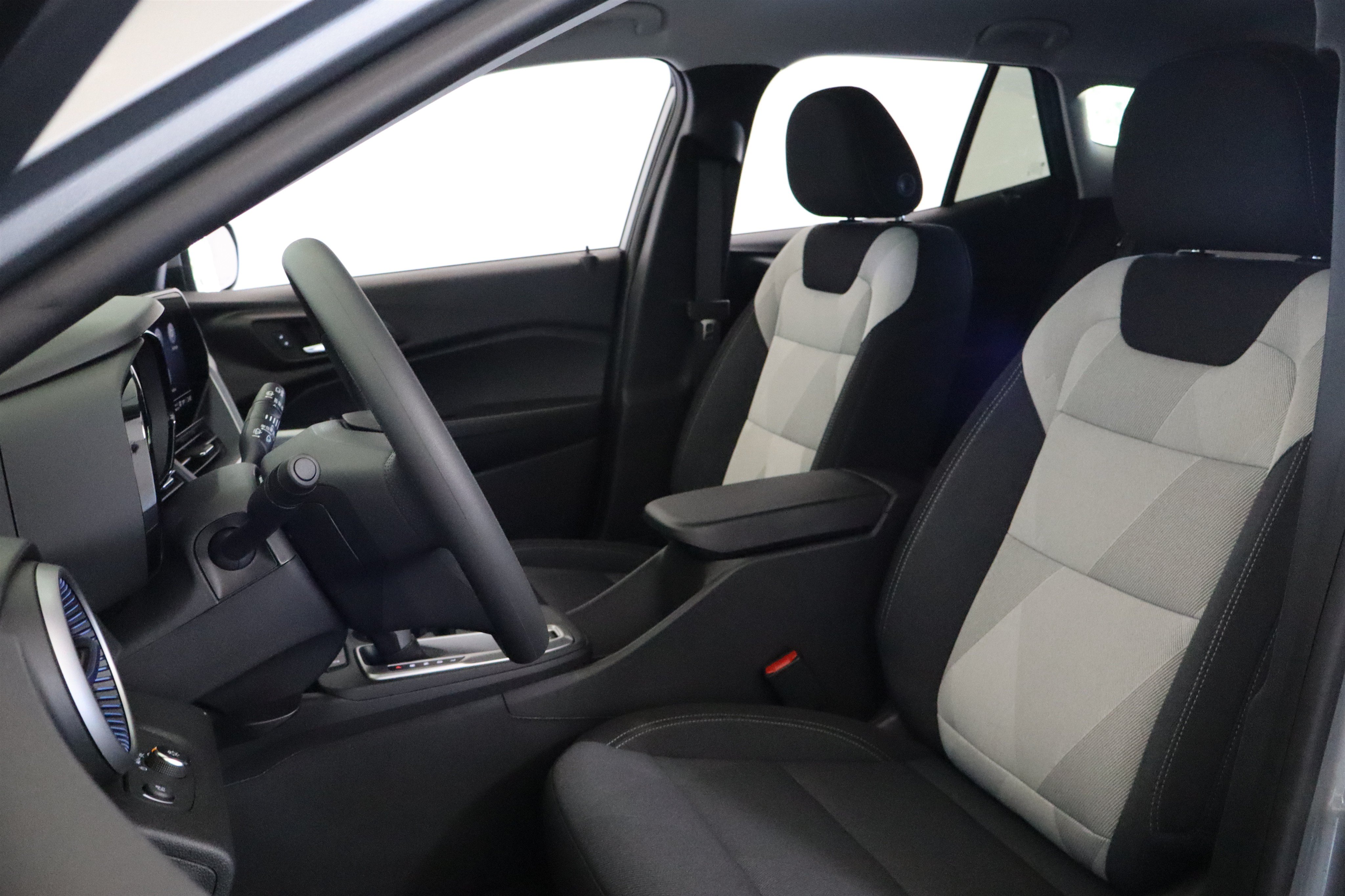 New 2026 Chevrolet Trax LS w/ LS Convenience Package FWD image 23