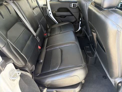 Used 2022 Jeep Wrangler Unlimited Sahara image 20