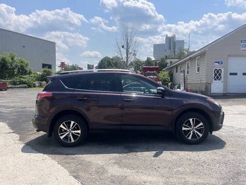 Used 2018 Toyota RAV4 XLE AWD/4WD image 5