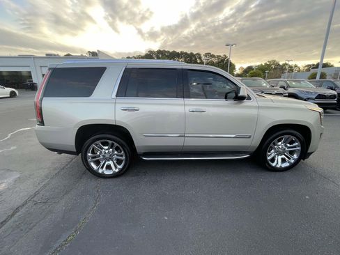 Used 2016 Cadillac Escalade Premium image 9