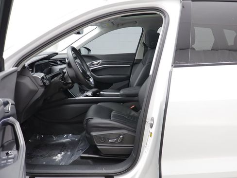 Used 2024 Audi Q8 e-tron Prestige w/ Prestige Package image 5