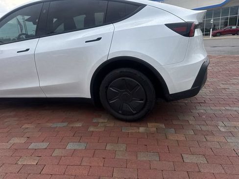 Used 2026 Tesla Model Y 2WD image 6