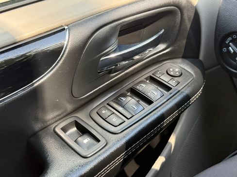 Used 2020 Dodge Grand Caravan SXT FWD image 44