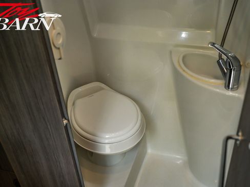 Used 2020 Mercedes-Benz Sprinter 2500 image 47