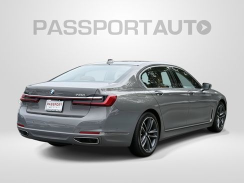 Used 2022 BMW 750i xDrive w/ Luxury Rear Seating Package AWD/4WD image 6