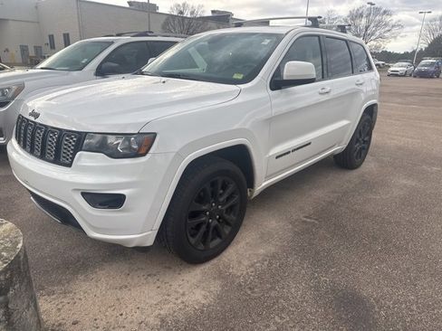Used 2019 Jeep Grand Cherokee Altitude image 3