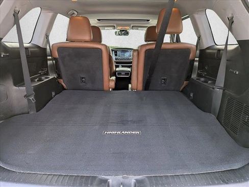 Used 2017 Toyota Highlander Limited image 6