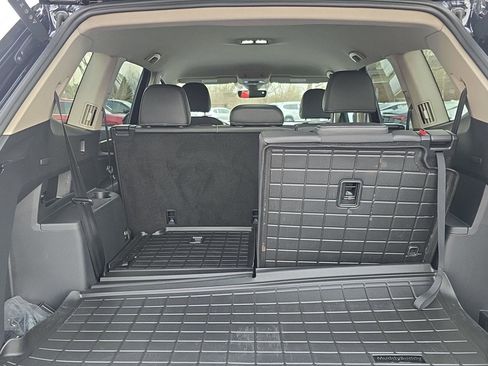 Certified 2025 Volkswagen Atlas SE image 8