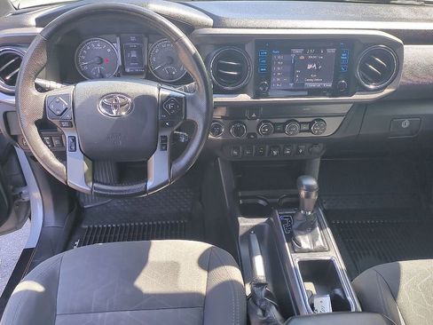 Used 2019 Toyota Tacoma TRD Sport w/ Technology Package AWD/4WD image 14