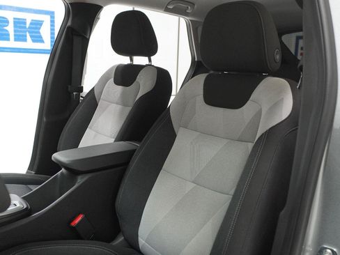 Used 2025 Chevrolet Trax LS FWD image 7