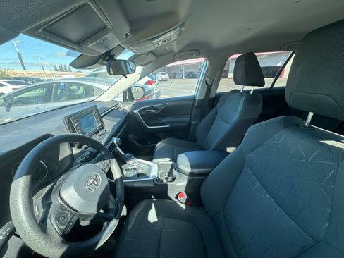 Used 2022 Toyota RAV4 XLE AWD/4WD image 8