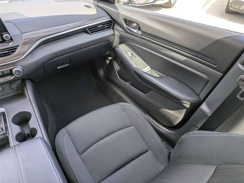 Used 2025 Nissan Altima 2.5 SV FWD image 18