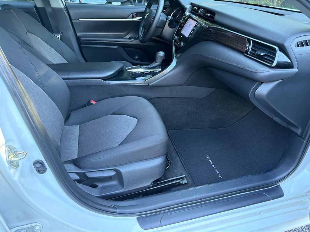 Used 2020 Toyota Camry LE w/ Convenience Package FWD image 13