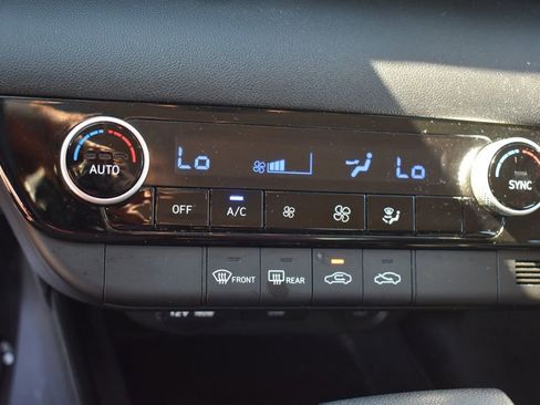 Used 2022 Hyundai Elantra SEL image 28