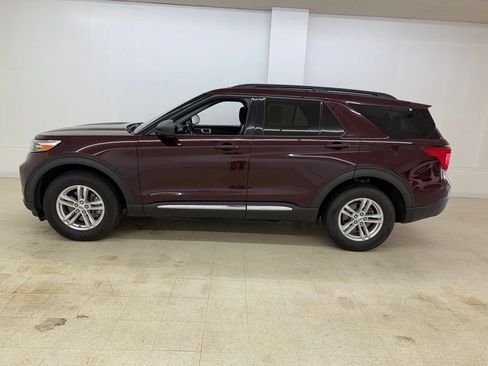 Used 2022 Ford Explorer XLT w/ Equipment Group 202A AWD/4WD image 2