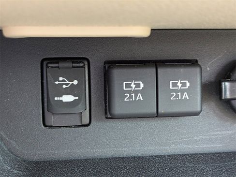 Used 2019 Toyota Highlander Limited image 23