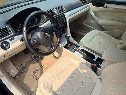 Used 2013 Volkswagen Passat 2.5 SE FWD image 24
