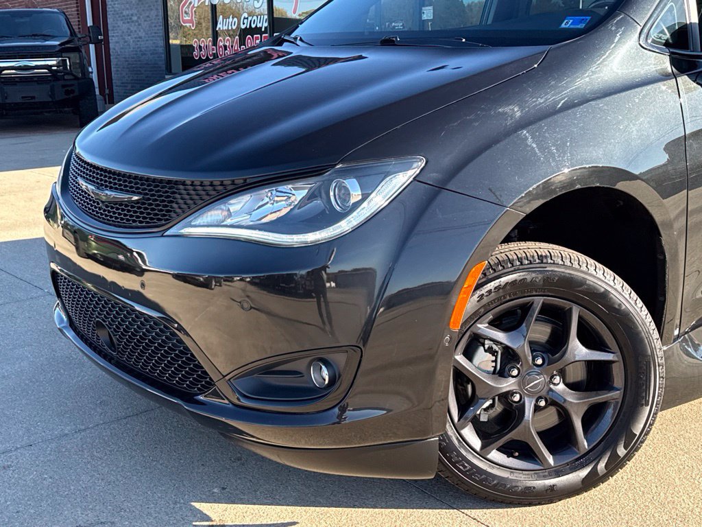 Used 2020 Chrysler Pacifica Limited w/ Advanced Safetytec Group FWD image 27