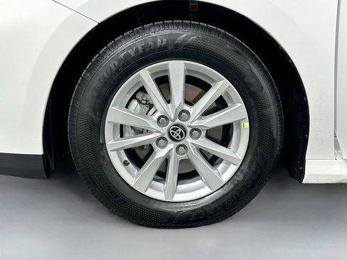 Used 2025 Toyota Camry LE image 30