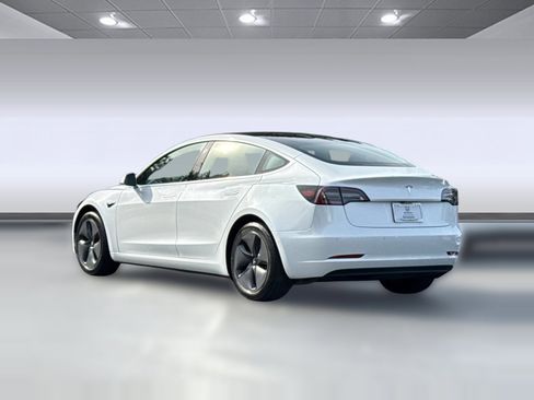 Used 2020 Tesla Model 3 Standard Range image 3