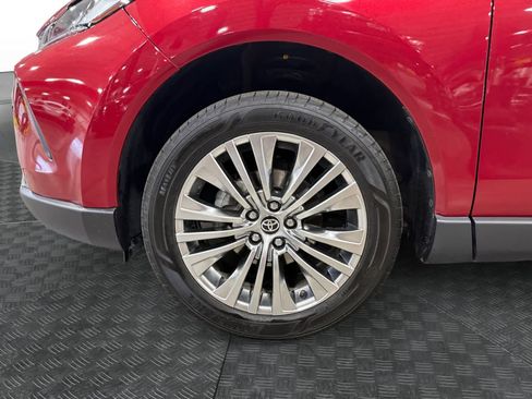 Used 2021 Toyota Venza XLE image 15