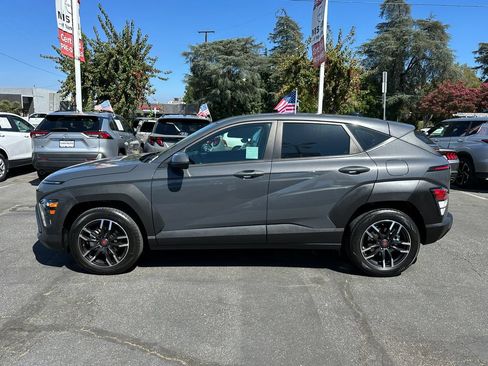Used 2024 Hyundai Kona SE FWD image 3