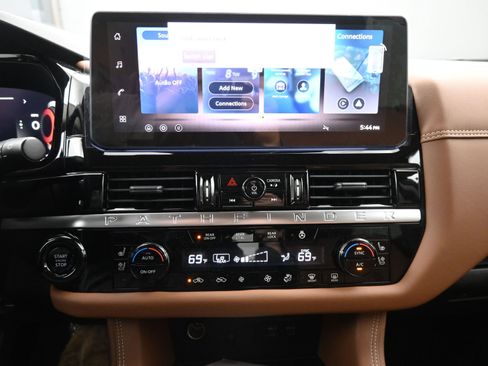New 2026 Nissan Pathfinder Platinum AWD/4WD image 16