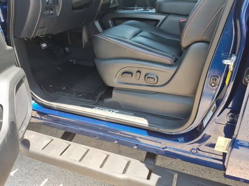 Used 2023 Nissan Titan PRO-4X w/ Pro-4x Convenience Package AWD/4WD image 17