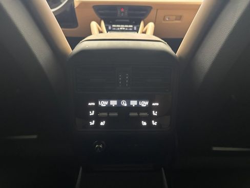 Certified 2024 Porsche Cayenne Coupe AWD/4WD image 10