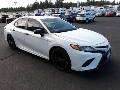 Used 2019 Toyota Camry SE FWD image 7